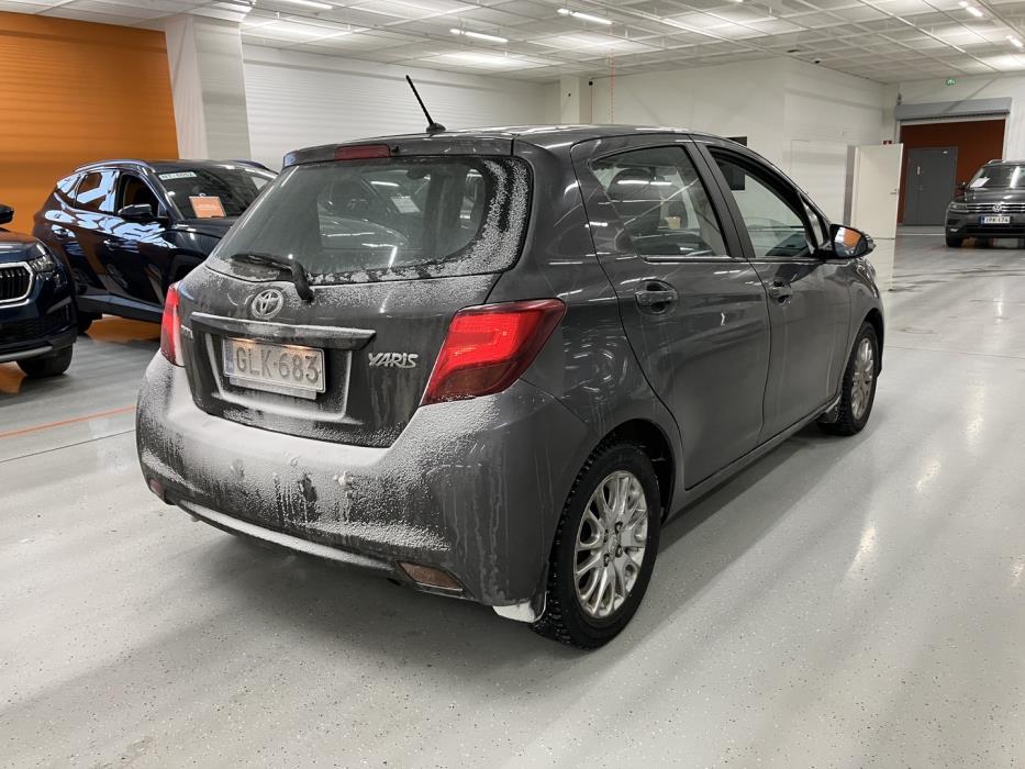 TOYOTA Yaris 2015