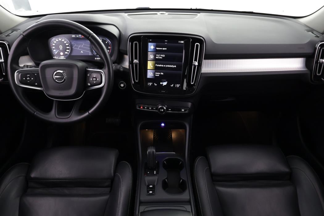 VOLVO XC40 2019