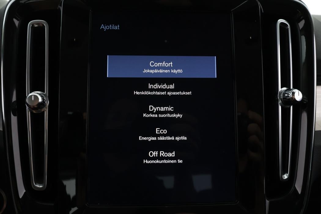 VOLVO XC40 2019