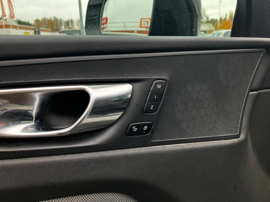 VOLVO XC60 2020