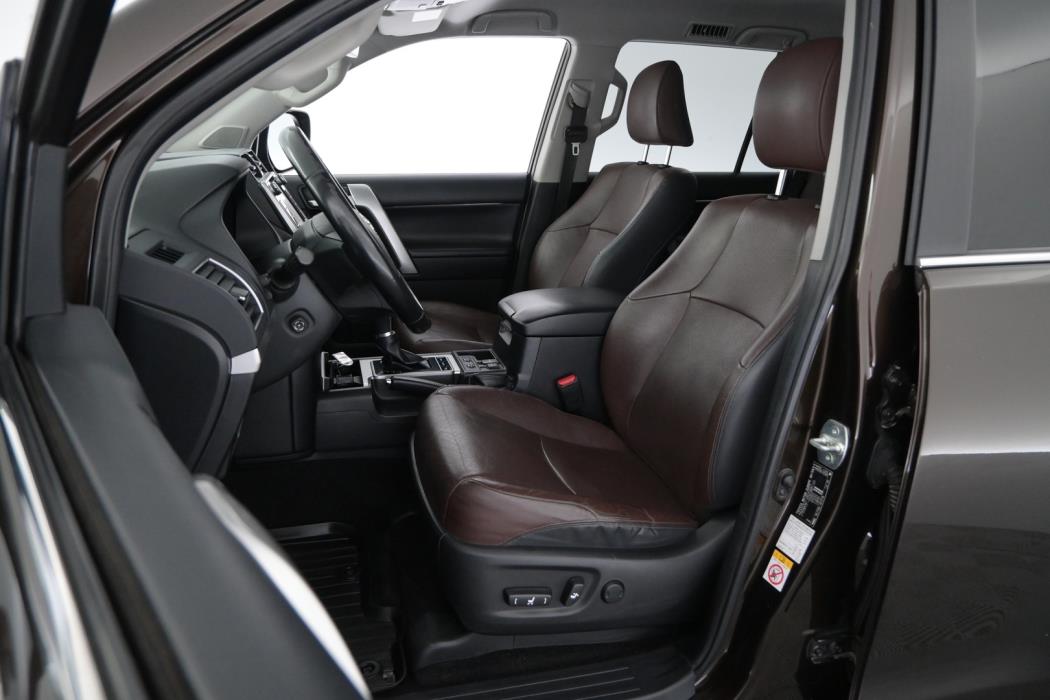 TOYOTA LAND CRUISER 2018