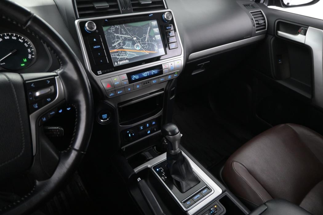 TOYOTA LAND CRUISER 2018