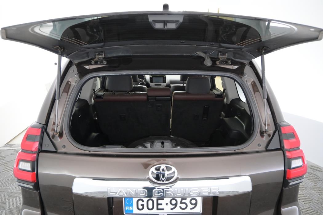 TOYOTA LAND CRUISER 2018