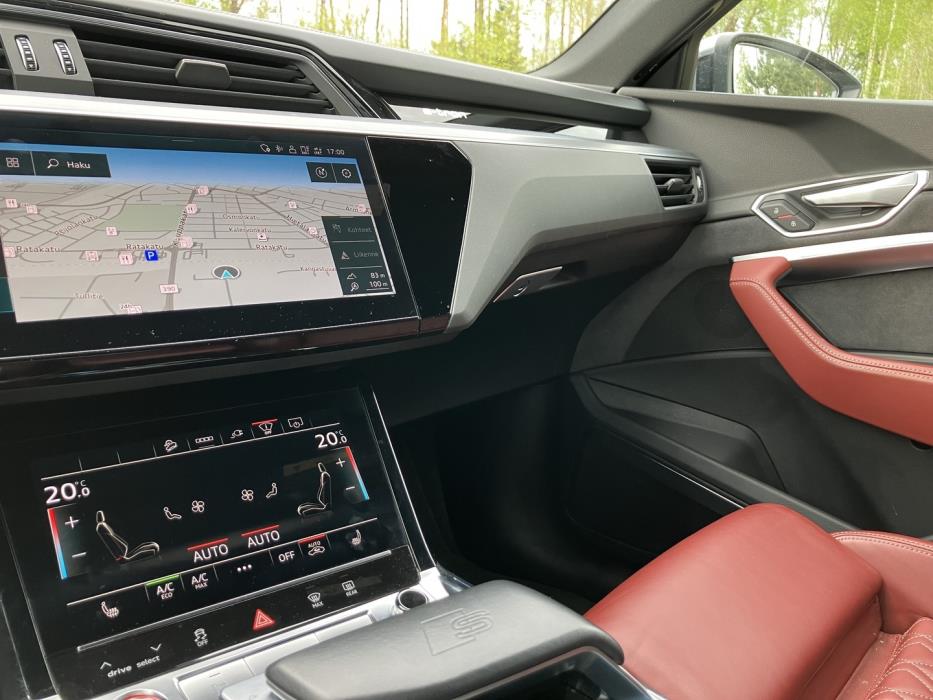 AUDI e-tron 2022