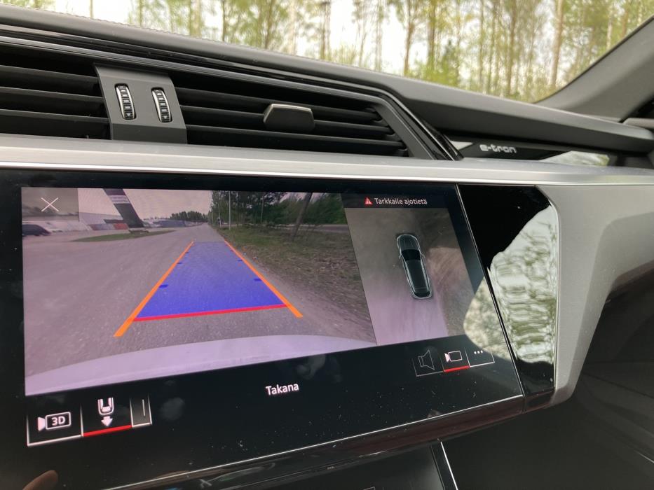 AUDI e-tron 2022