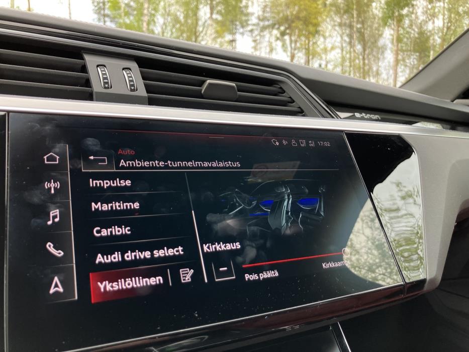 AUDI e-tron 2022