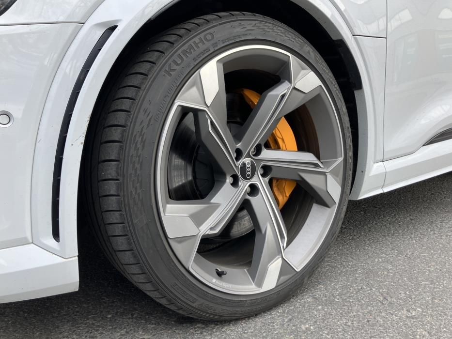 AUDI e-tron 2022