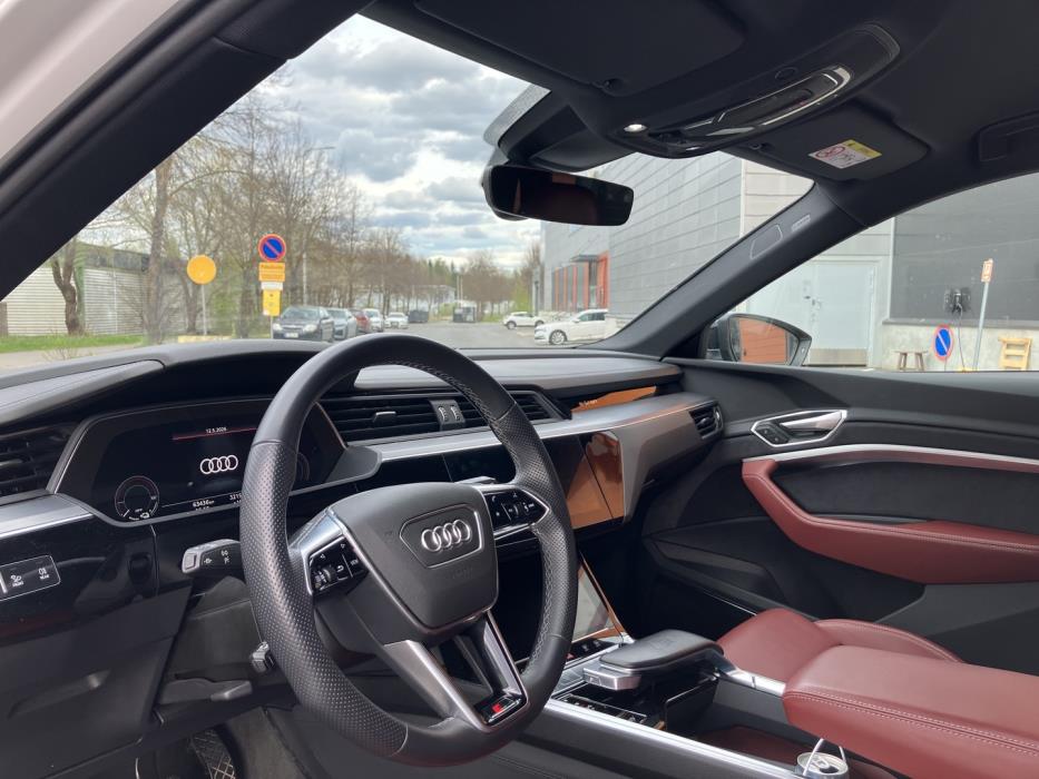 AUDI e-tron 2022