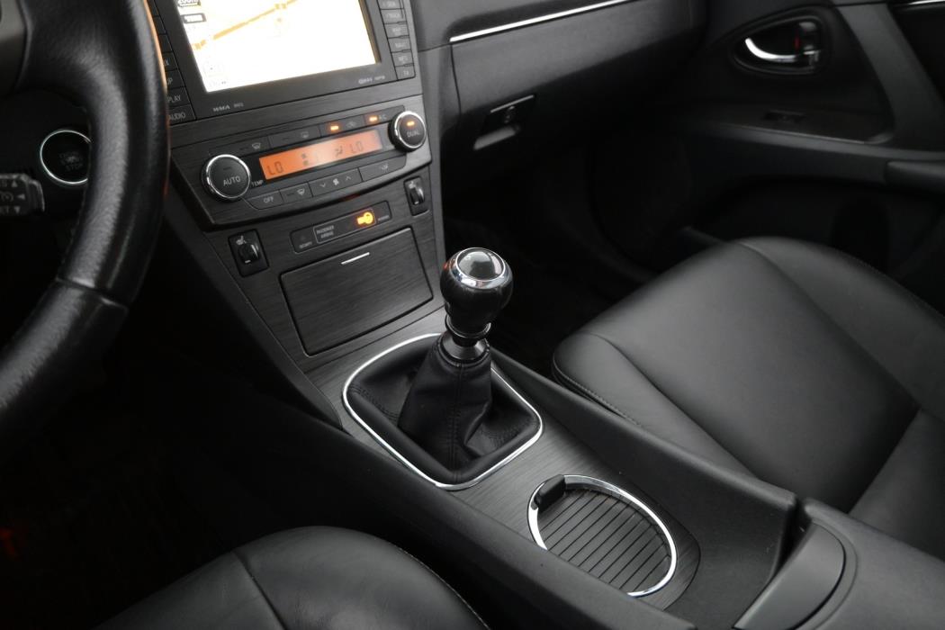 TOYOTA Avensis 2009