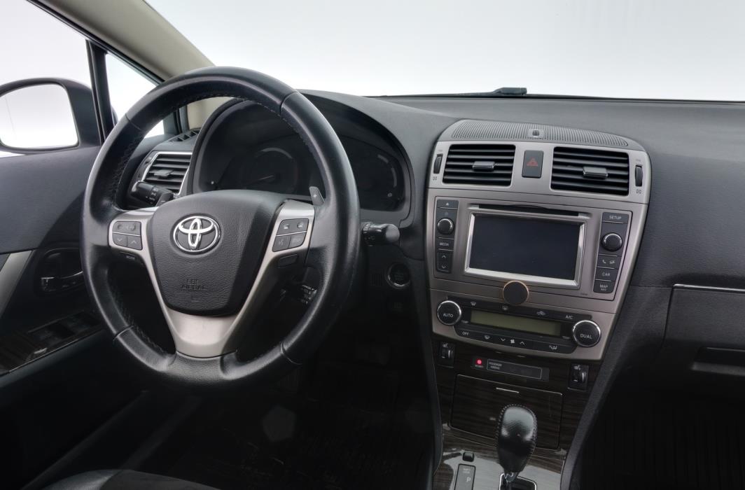 TOYOTA Avensis 2012