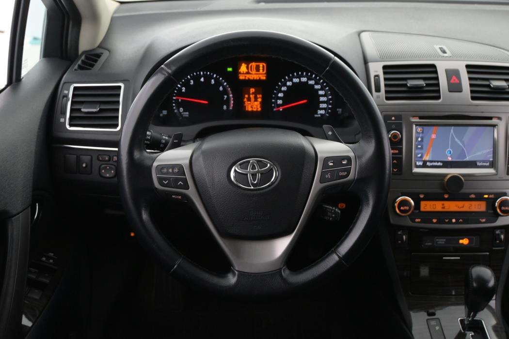TOYOTA Avensis 2012