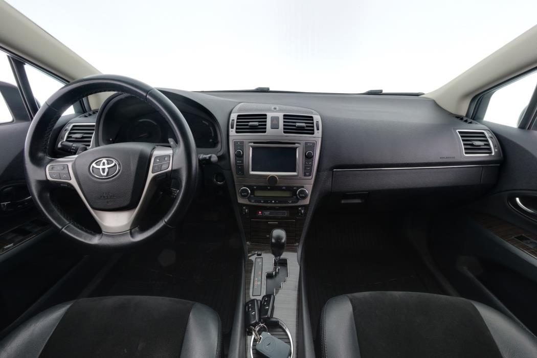 TOYOTA Avensis 2012