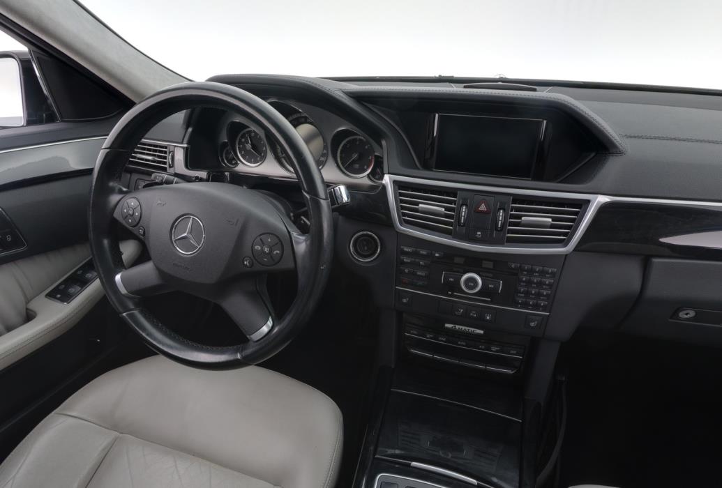 MERCEDES-BENZ E 2010
