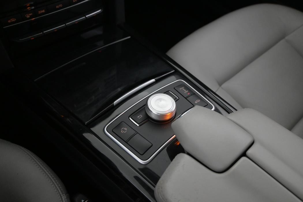 MERCEDES-BENZ E 2010