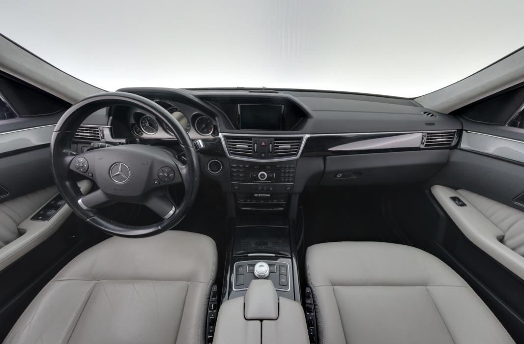 MERCEDES-BENZ E 2010