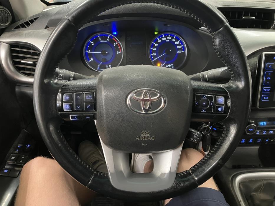 TOYOTA Hilux 2019