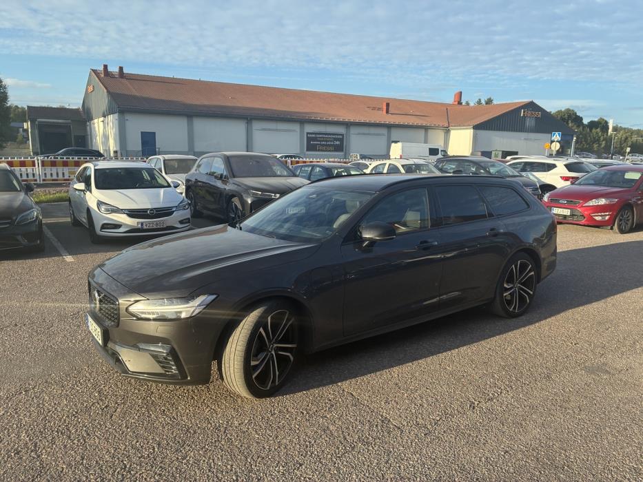 VOLVO V90 2023