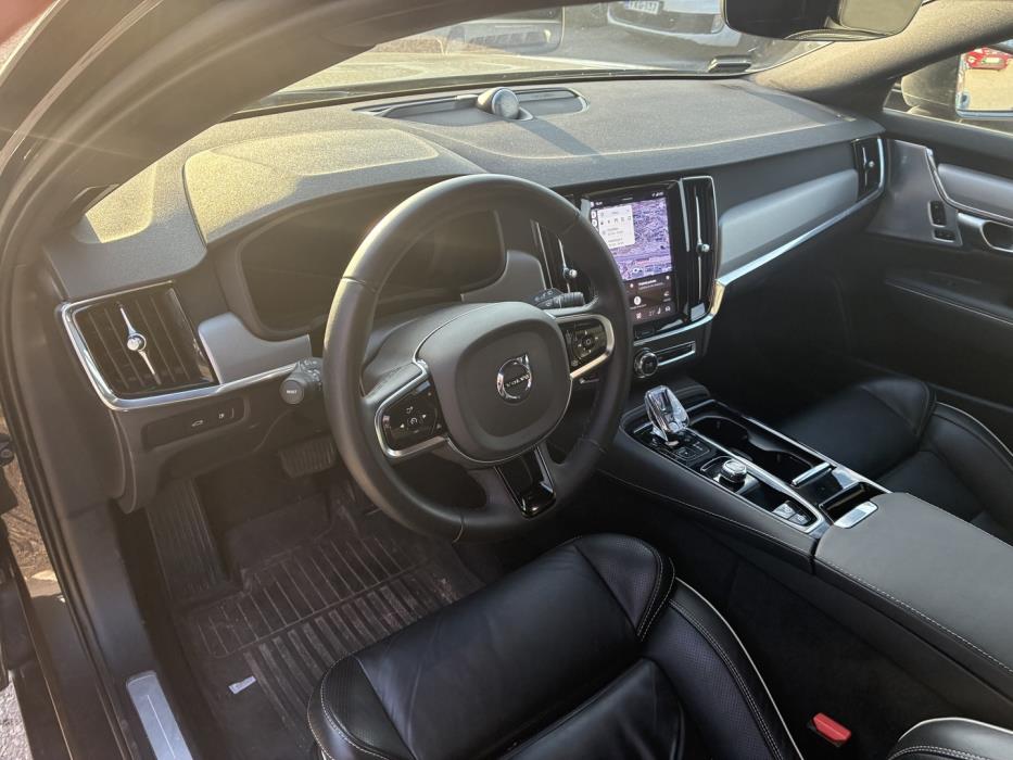 VOLVO V90 2023