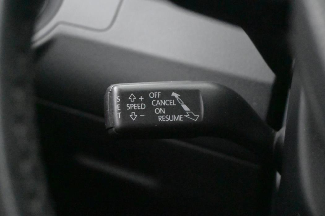 VOLKSWAGEN Passat 2011
