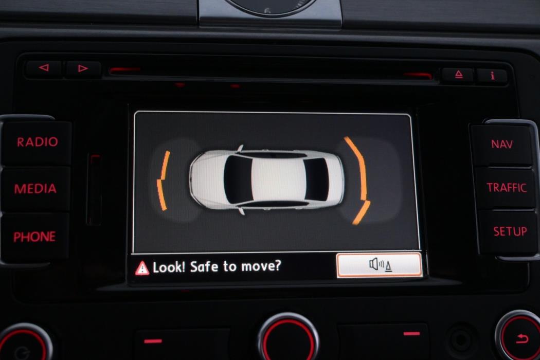 VOLKSWAGEN Passat 2011