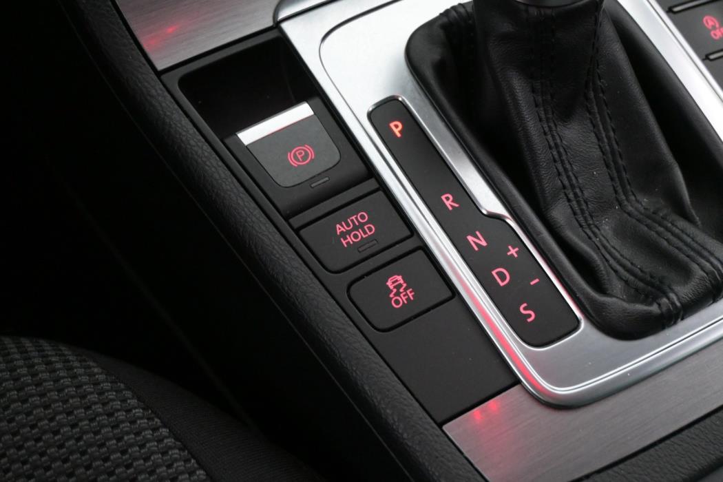VOLKSWAGEN Passat 2011
