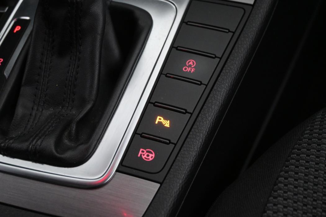 VOLKSWAGEN Passat 2011