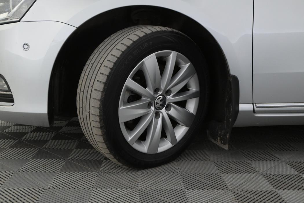 VOLKSWAGEN Passat 2011