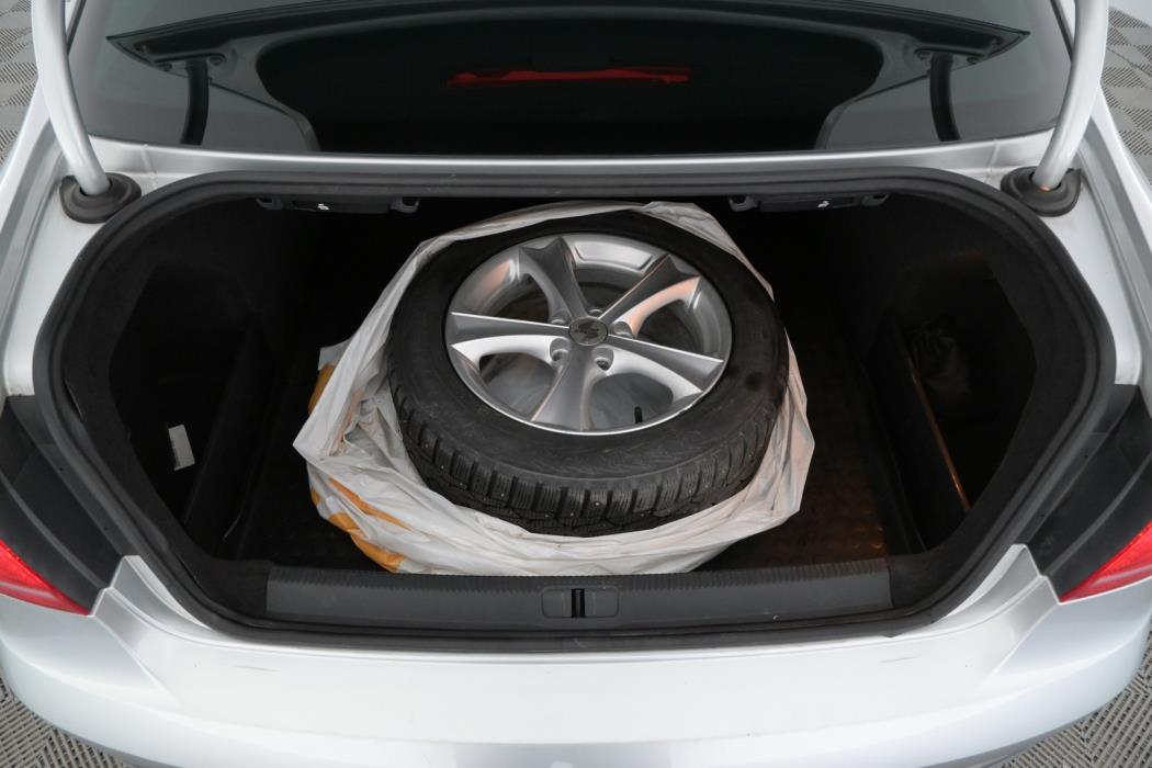 VOLKSWAGEN Passat 2011