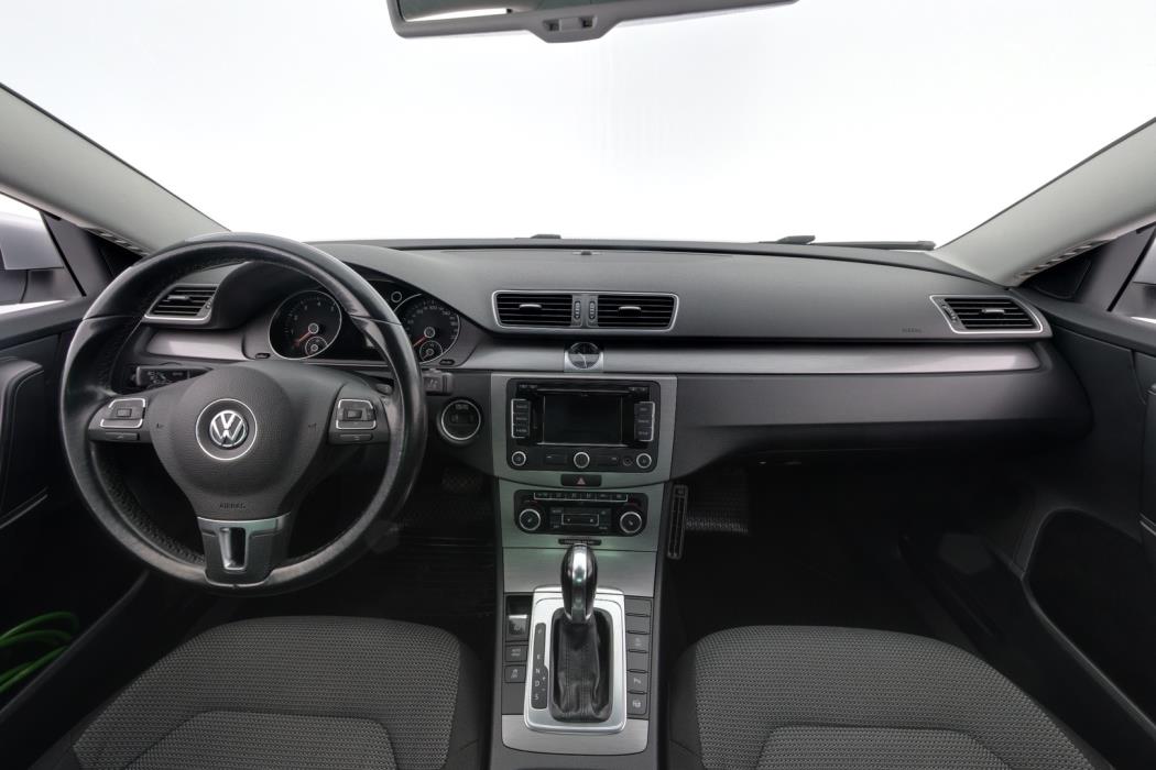VOLKSWAGEN Passat 2011
