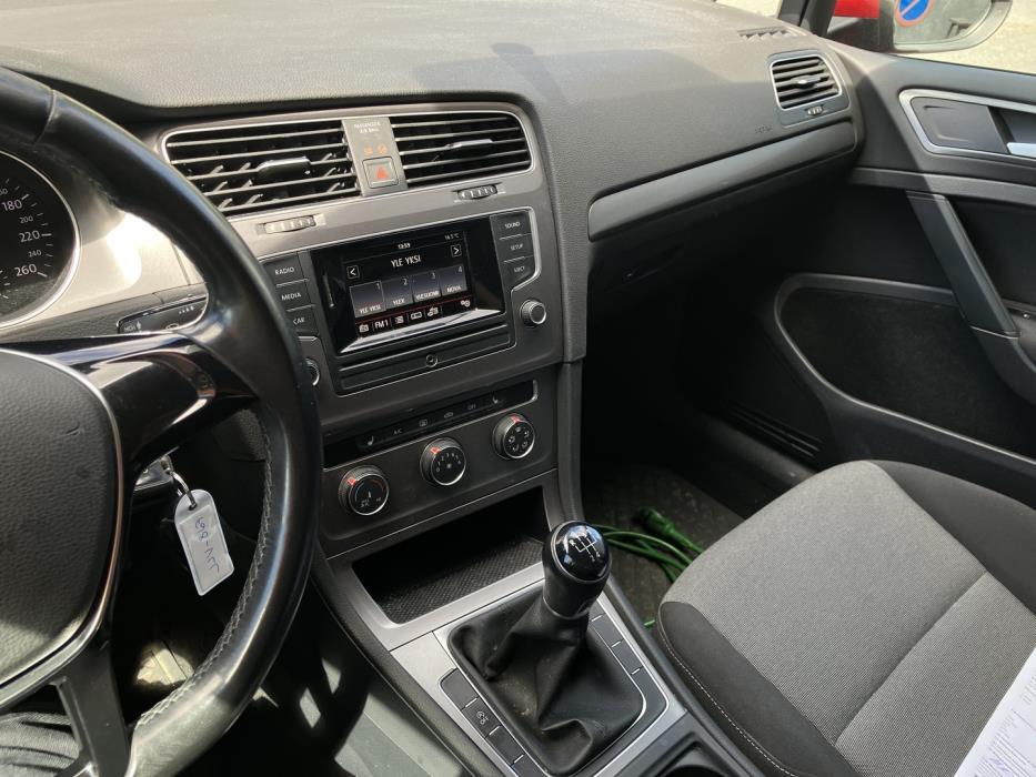 VOLKSWAGEN Golf 2016