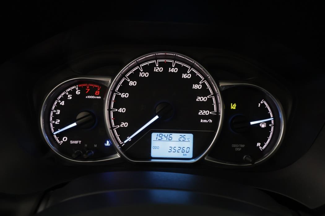 TOYOTA Yaris 2018