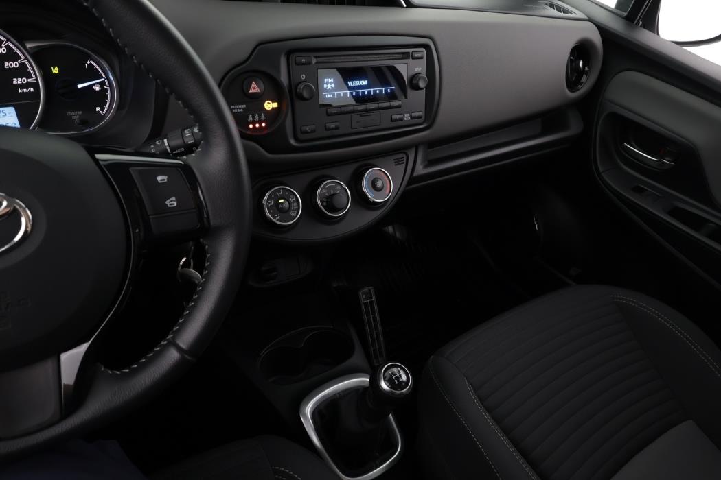 TOYOTA Yaris 2018