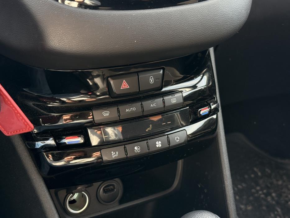 PEUGEOT 208 2019