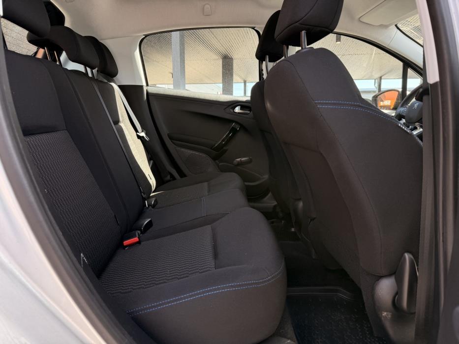 PEUGEOT 208 2019