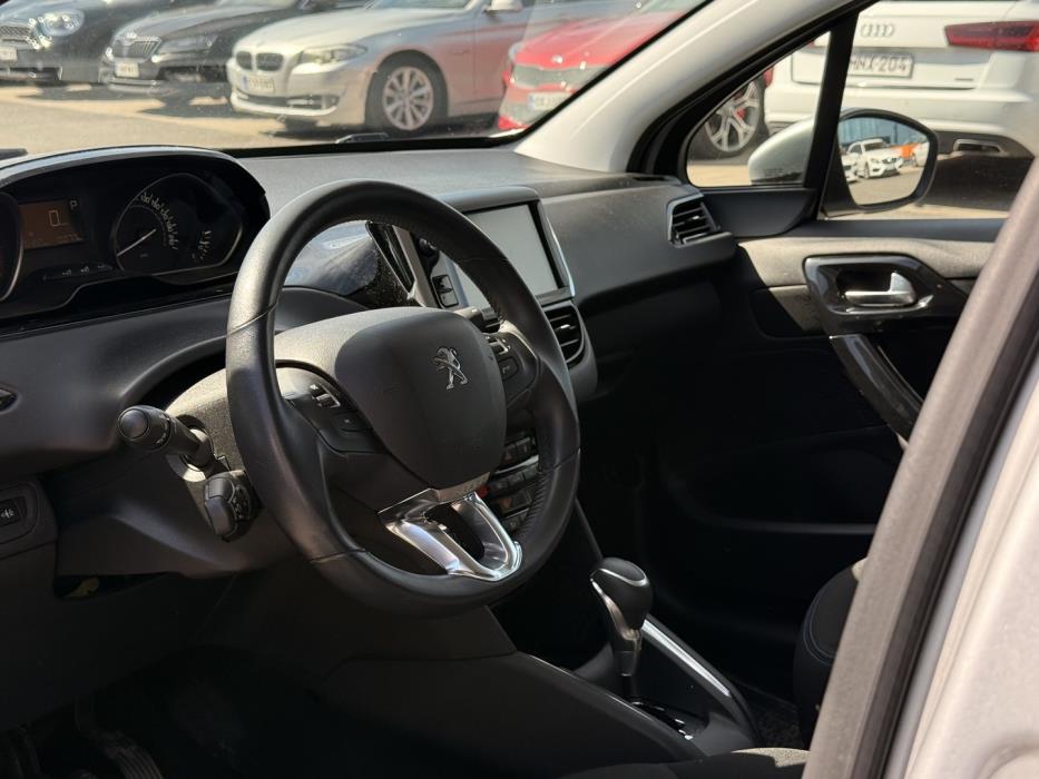 PEUGEOT 208 2019