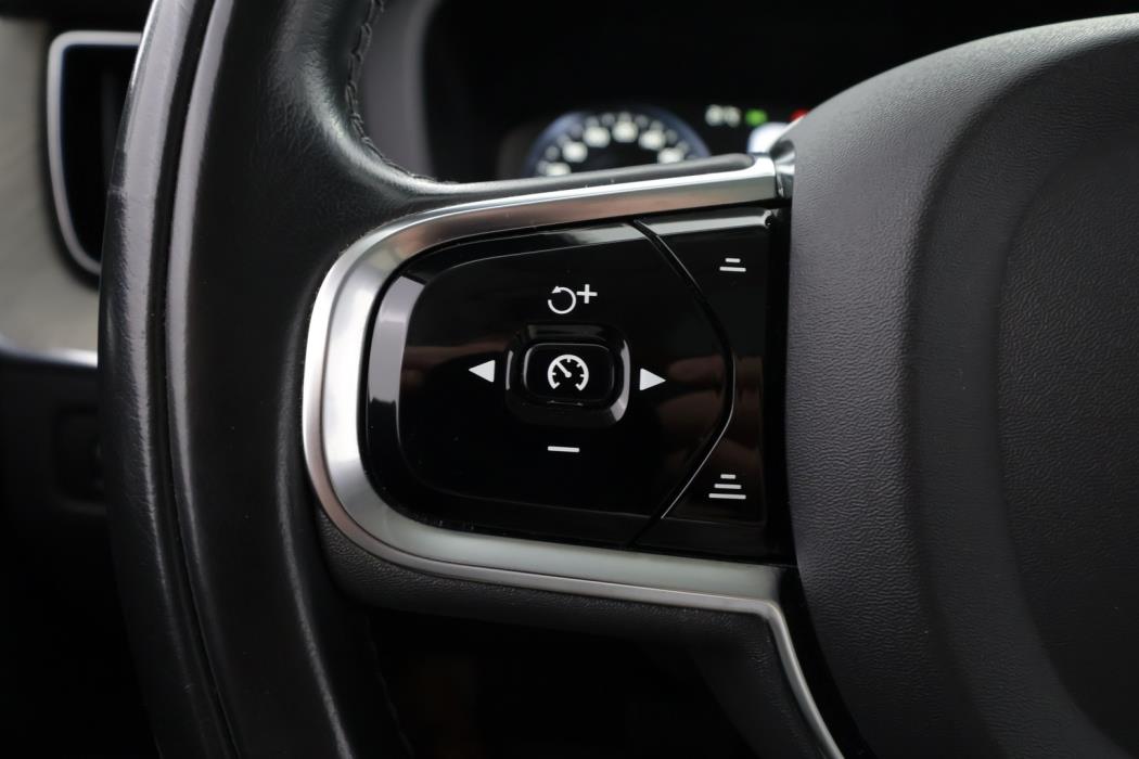 VOLVO XC60 2020