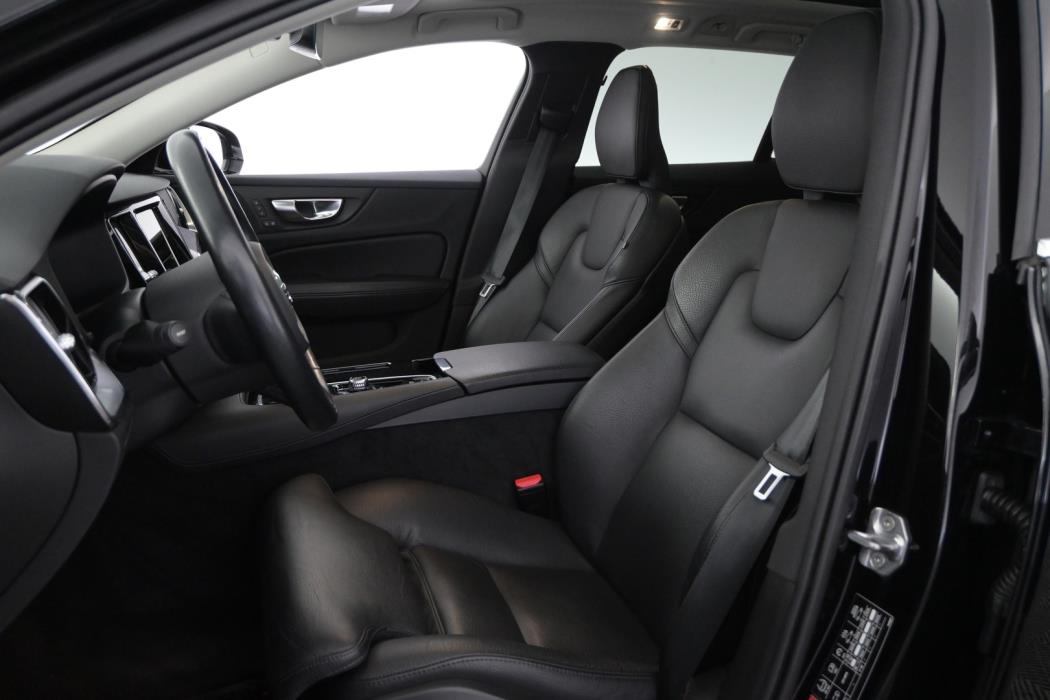 VOLVO V60 2021