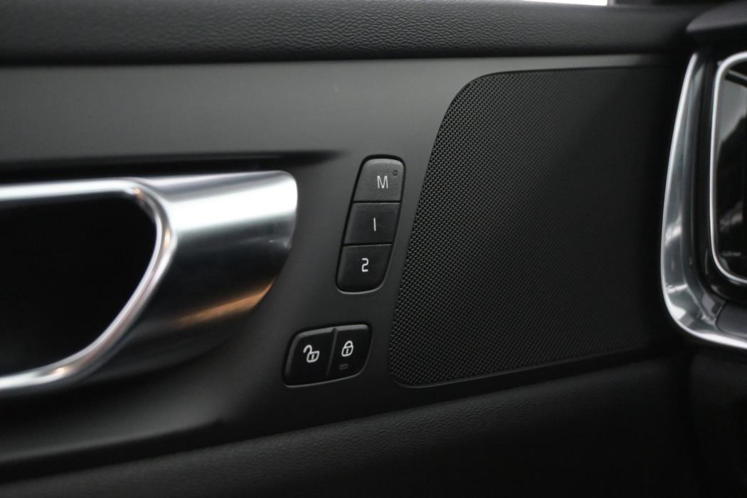 VOLVO V60 2021