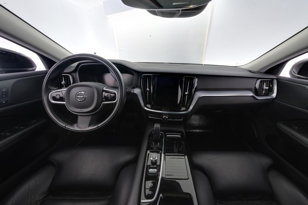 VOLVO V60 2021