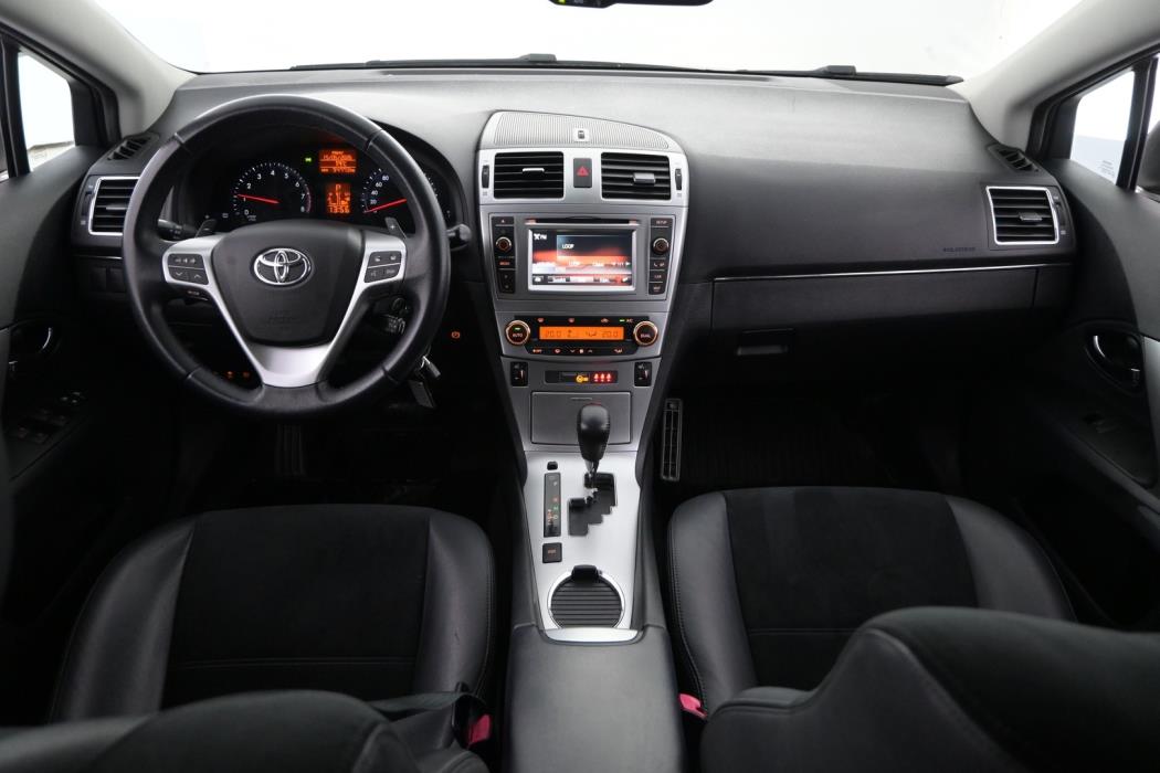 TOYOTA Avensis 2014