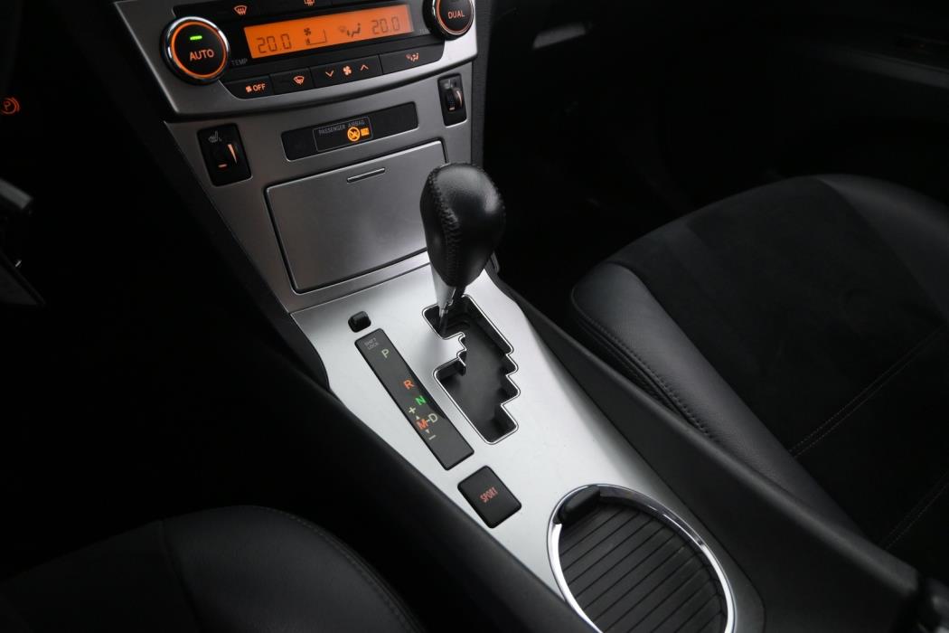 TOYOTA Avensis 2014