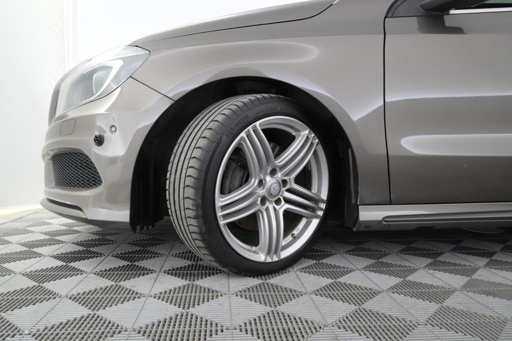 MERCEDES-BENZ A 2013