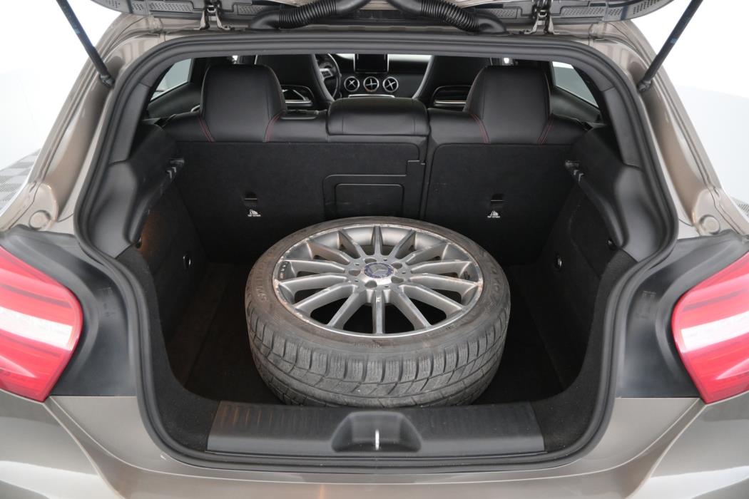 MERCEDES-BENZ A 2013