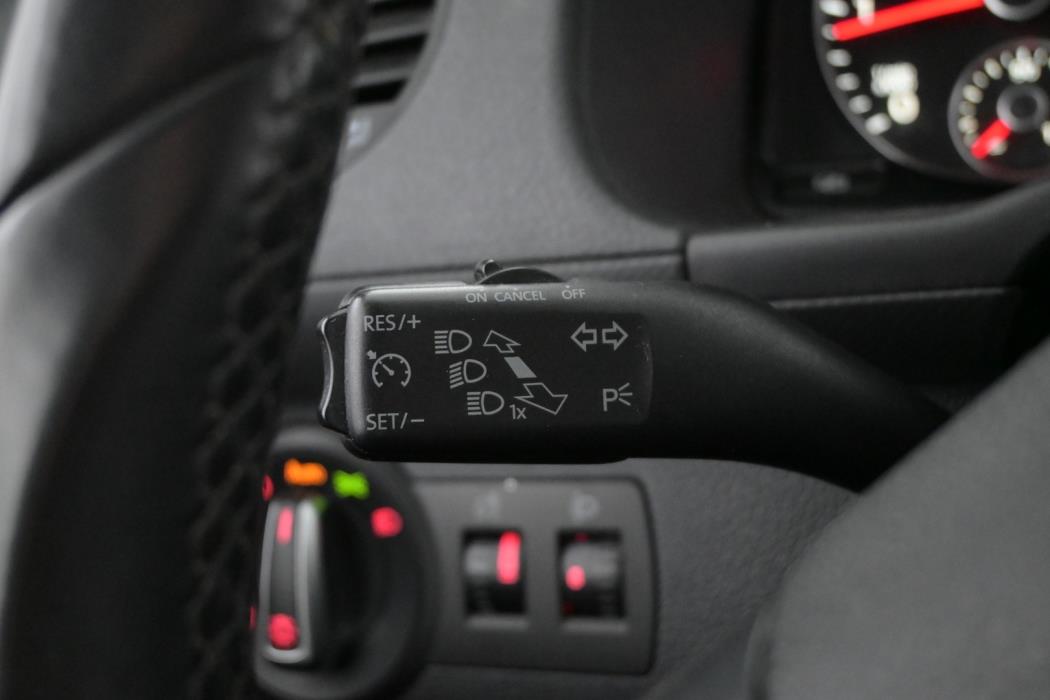 VOLKSWAGEN Caddy Maxi 2012