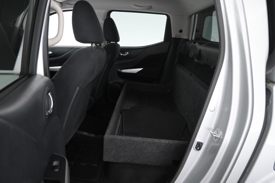 NISSAN Navara 2016
