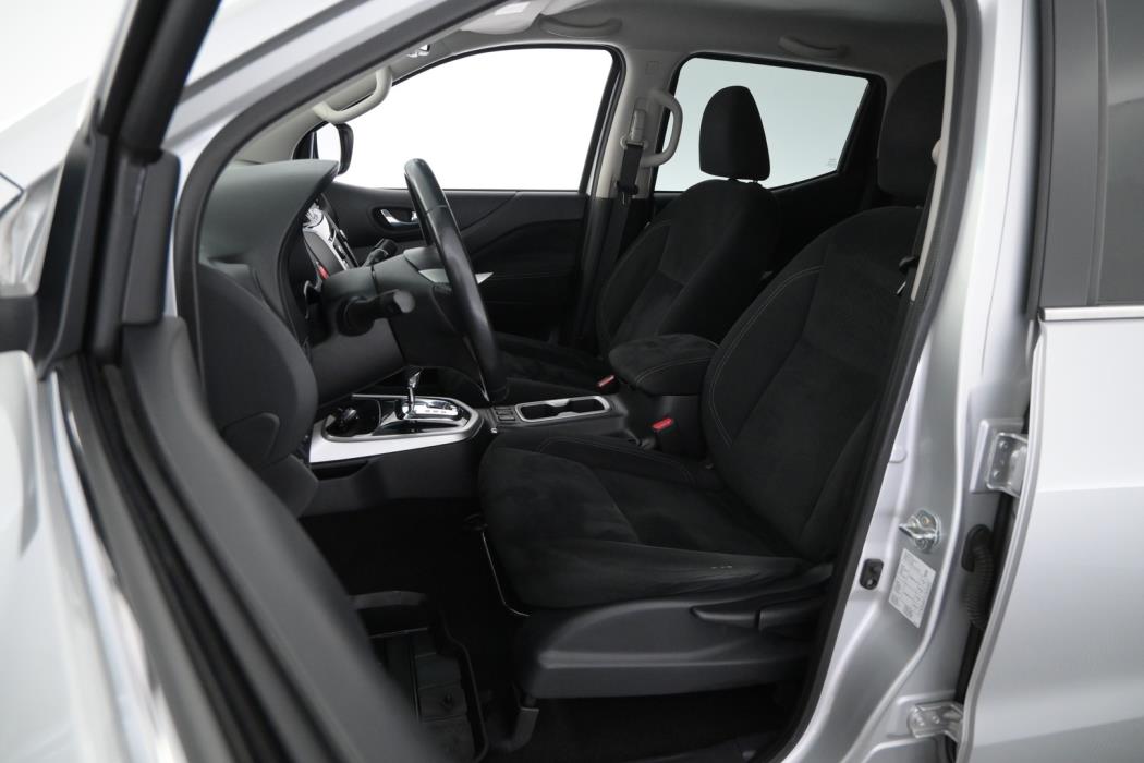 NISSAN Navara 2016