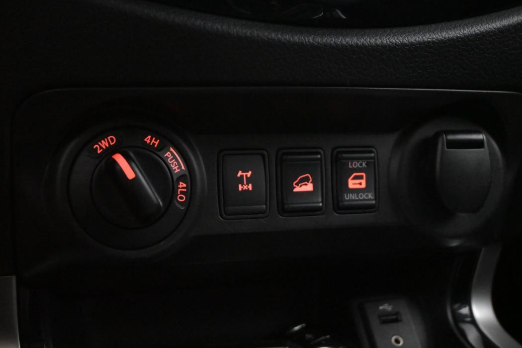 NISSAN Navara 2016