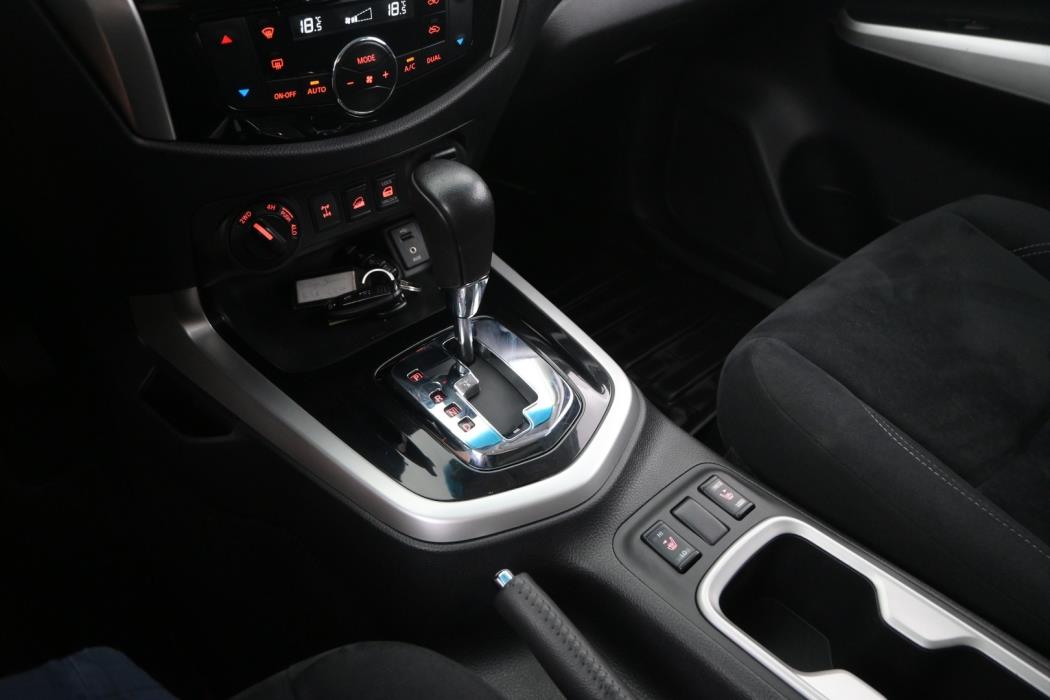 NISSAN Navara 2016