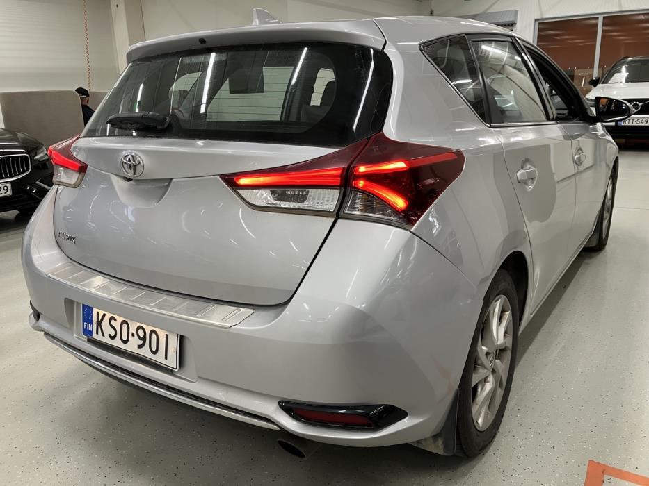 TOYOTA Auris 2017
