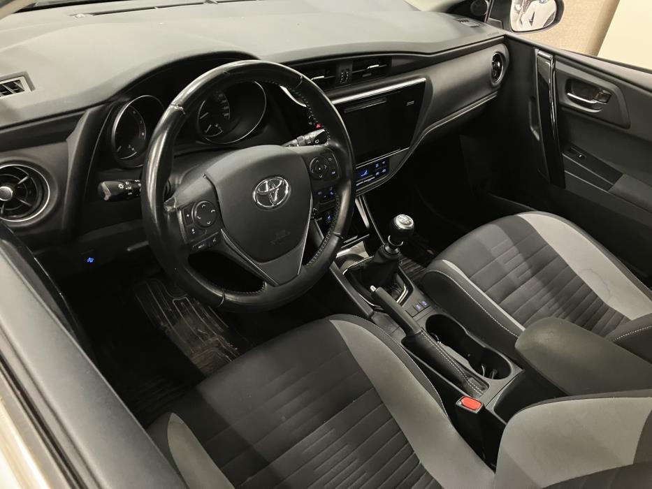 TOYOTA Auris 2017